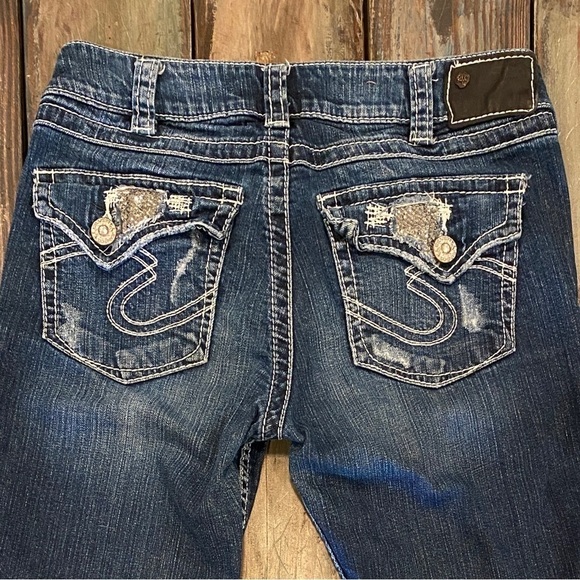 Silver Jeans 30 (US 8) Suki Flap Capri Bermuda Denim Shorts Mid Rise Rhinestones - Picture 1 of 10